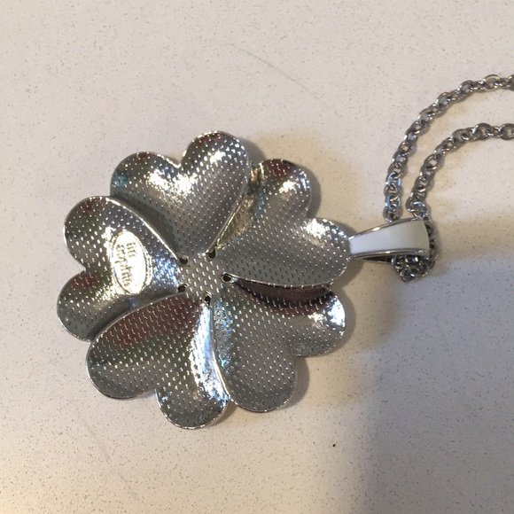 Lia Sophia Floral necklace - Picture 4 of 8